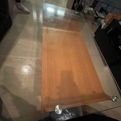 ガラステーブルの画像