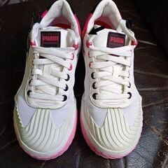 PUMA カールラガーフェルド コラボ レディース　スニーカー　24cm　の画像