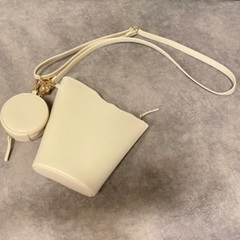 未使用　ホワイトショルダーバッグ