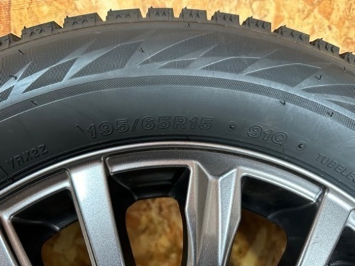 ブリヂストン　BLIZZAK VRX2 195/65R15 91Q 室内保管　使用期間2ヶ月　バリ山　プリウス50 ブリヂストン BLIZZAK VRX2 195/65R15 91Q 室内保管 使用期間2ヶ月