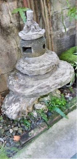 手水鉢と灯籠