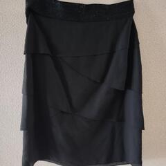  UNTITLED スカート　オフィス　普段着の画像