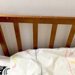 木製ベビーベッドの画像
