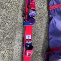 スキー板一式とシューズバックの画像