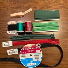 手芸品　ミシン糸、アイテープ、ファスナーなど