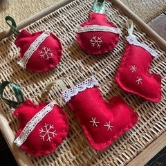 フェルトで作ったクリスマスオーナメント🎄.*の画像
