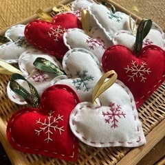 フェルトで作ったクリスマスオーナメント🎄.*
