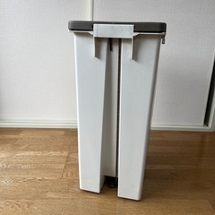 ゴミ箱の画像
