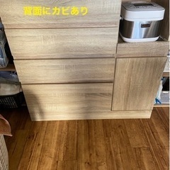 ジャンク品　食器棚　※背面にカビあります