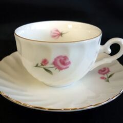 ☆AKURA ティーカップ ソーサー 4客セット コーヒーカップ ボタニカル 花柄 陶器 洋食器 カップ&ソーサー 札幌 北20条店の画像