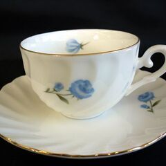 ☆AKURA ティーカップ ソーサー 4客セット コーヒーカップ ボタニカル 花柄 陶器 洋食器 カップ&ソーサー 札幌 北20条店の画像
