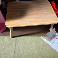 折りたたみテーブルの画像