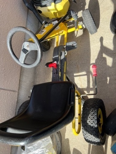 足こぎ四輪車