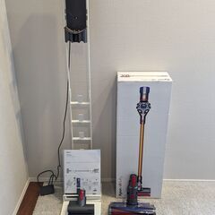 Dyson v8 fluffy ( 付属品 / ケース付き)