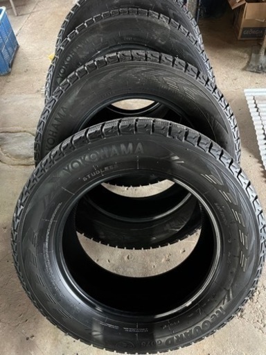 タイヤ　18インチ　4本　スタッドレス　YOKOHAMAプラド　ランクル
