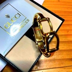 GUCCI  バングルウォッチ ゴールド×ブラック クオーツ 1500 腕時計の画像