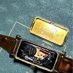 GUCCI  バングルウォッチ ゴールド×ブラック クオーツ 1500 腕時計の画像