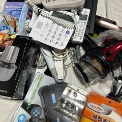 家電まとめ　ゲーム　電話　シャネル　キッチン用品等　香水