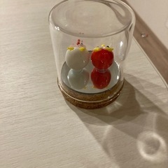 ガラスケースに入った　フクロウですの画像