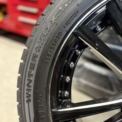 ほぼ未使用10分山 2022年製造スタッドレス付き ESTATUS 20インチ 114.3 ４本セット 235/55R20  社外空気圧センサー付き の画像