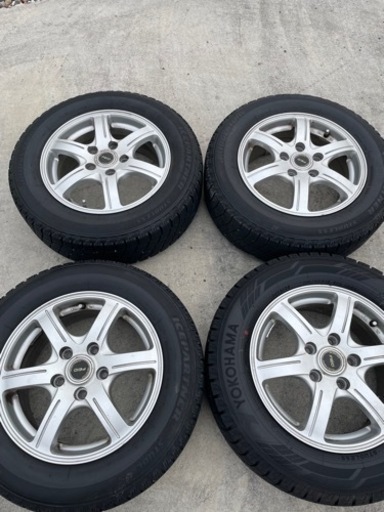 国内メーカー　195/65/R15スタッドレスタイヤ