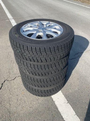 <取引先確定>175/70/14 スタッドレス　製造2020年　バリ溝