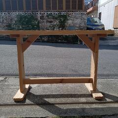 木材テーブルの画像