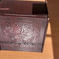 鎌倉彫り鏡付き小物入れ　32cmWx33cmHx20cmD