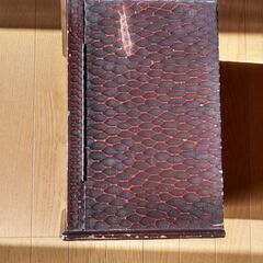 鎌倉彫り鏡付き小物入れ　32cmWx33cmHx20cmDの画像