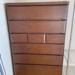 家具屋さんで購入した木製タンスです