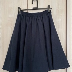 スカート　膝丈　紺色の画像