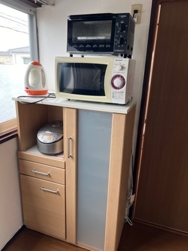 家電、食器棚