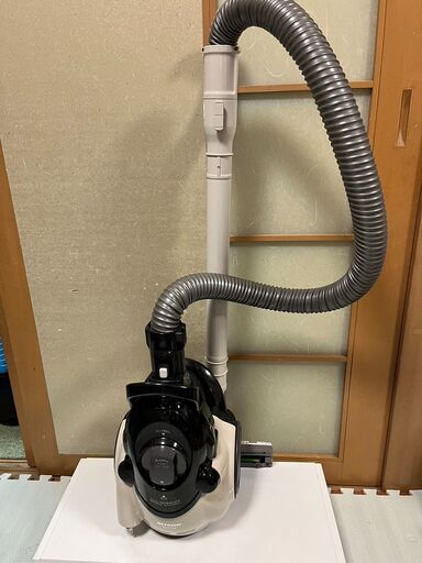 【受付終了】シャープ　サイクロン式掃除機　EC-CT12