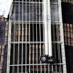 スチールラック  高さ57センチ  棚板2枚  キャスター付き    ①の画像