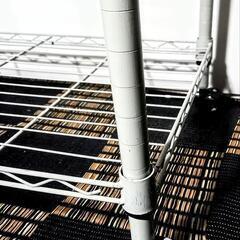 スチールラック  高さ57センチ  棚板2枚  キャスター付き    ①の画像