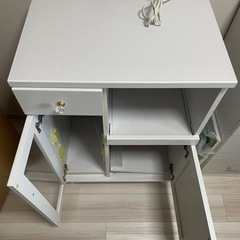 一人暮らし用食器棚の画像