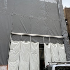 内装工事現場の手元作業