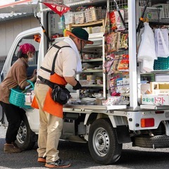 奈半利町を巡回！「とくし丸」販売ドライバー／地域のお年寄りを支え...