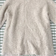 白色ニットの画像