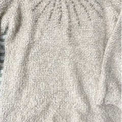 白色ニット