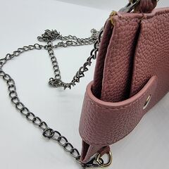 シンプルでかわいいスマホバッグの画像