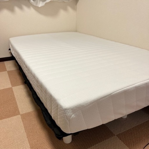 セミダブルベット　マットレス＋脚付き　1ヶ月使用