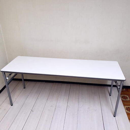 商談中です　【コレ見て！オフィス家具】　KOKUYO/コクヨ 折りたたみ会議テーブル ホワイト 作業テーブル 長机 天板エッジカーブ加工