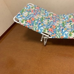 簡易ベッドの画像