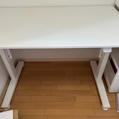 昇降デスクの画像