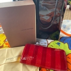 値下げ！年末SALE 美品　ルイヴィトン　ヴェルニ　ジッピーウォレット