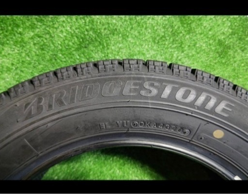 〈お取引中〉中古タイヤ　【引き取り限定】タイヤのみBRIDGESTONE BLIZZAK VRX 175/65R15 84Q 2020
