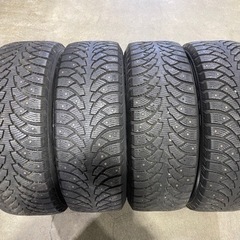 16インチスパイクタイヤの画像