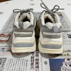 年末セール フィラのスニーカーの画像