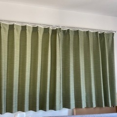 小さいカーテン　緑色（レースなし）